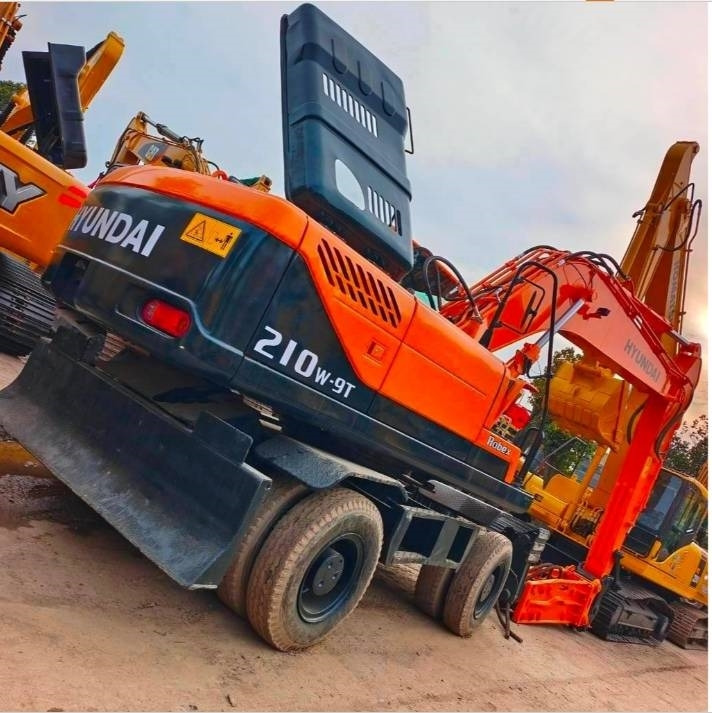 Hyundai 210 W-9 - Bager na kotačima: slika  Hyundai 210 W-9 - Bager na kotačima Hyundai 210 W-9 - Bager na kotačima: slika  Hyundai 210 W-9 - Bager na kotačima