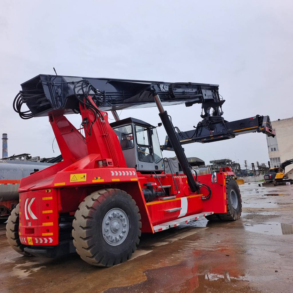 Kalmar DRF 450 - Dohvatni viličar: slika Kalmar DRF 450 - Dohvatni viličar Kalmar DRF 450 - Dohvatni viličar: slika Kalmar DRF 450 - Dohvatni viličar