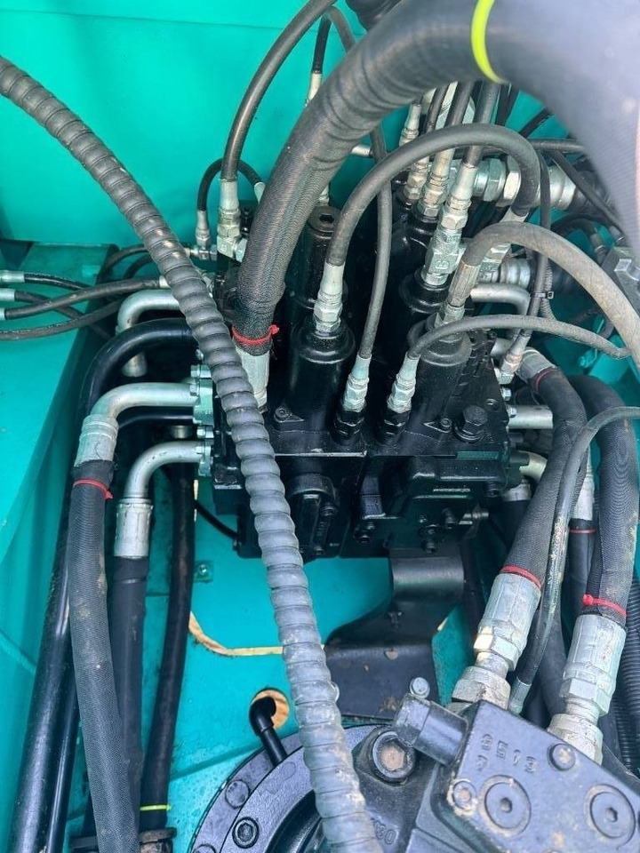 Bager gusjeničar Kobelco SK 200: slika Bager gusjeničar Kobelco SK 200