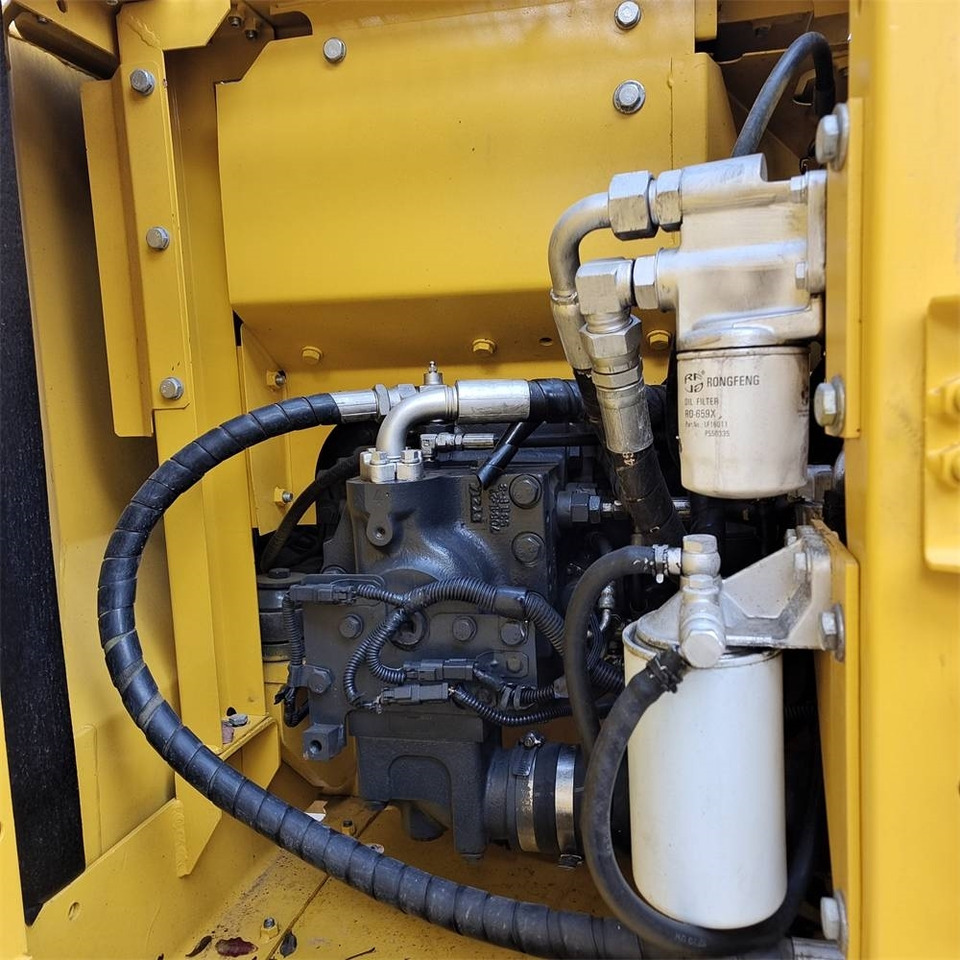 Komatsu PC 130 - Bager gusjeničar: slika Komatsu PC 130 - Bager gusjeničar Komatsu PC 130 - Bager gusjeničar: slika Komatsu PC 130 - Bager gusjeničar