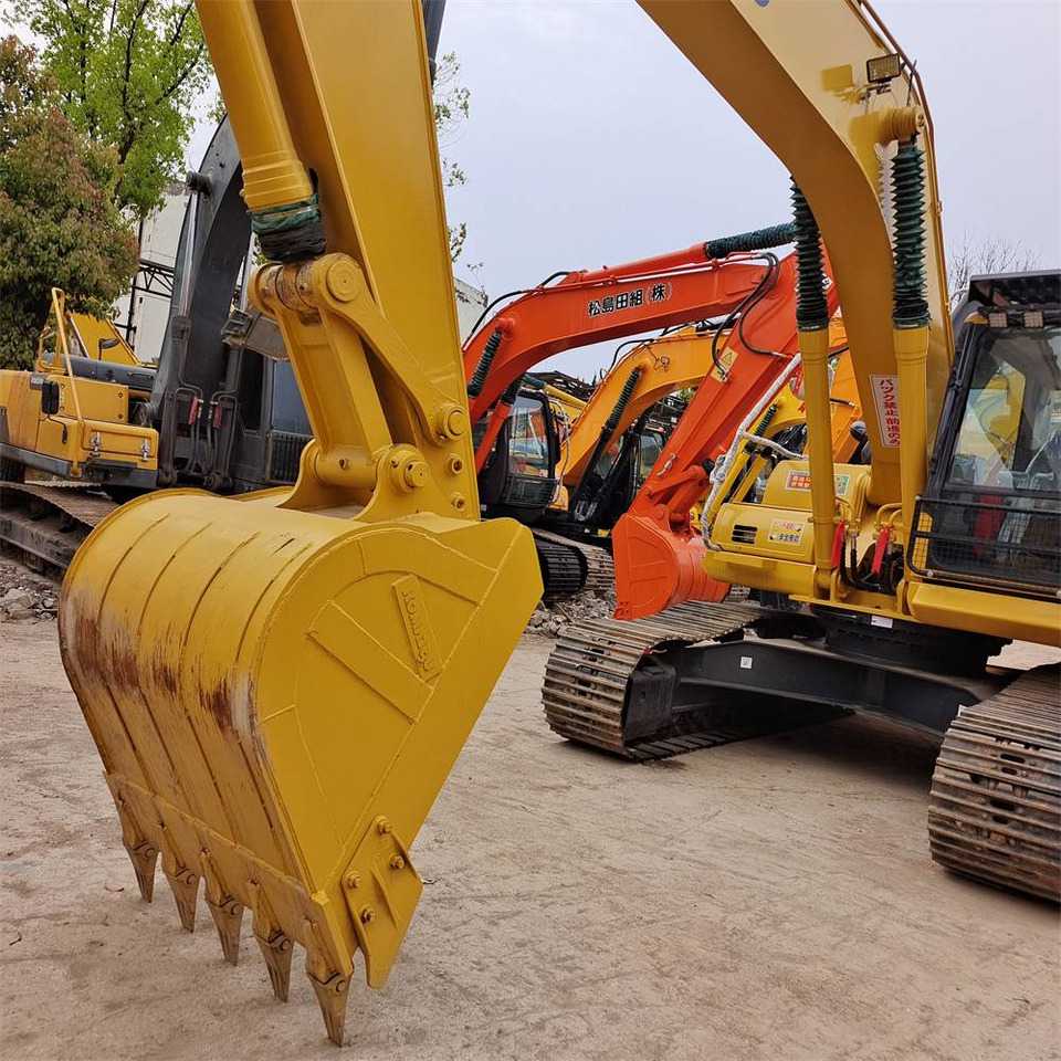 Komatsu PC 220-8 - Bager gusjeničar: slika Komatsu PC 220-8 - Bager gusjeničar Komatsu PC 220-8 - Bager gusjeničar: slika Komatsu PC 220-8 - Bager gusjeničar