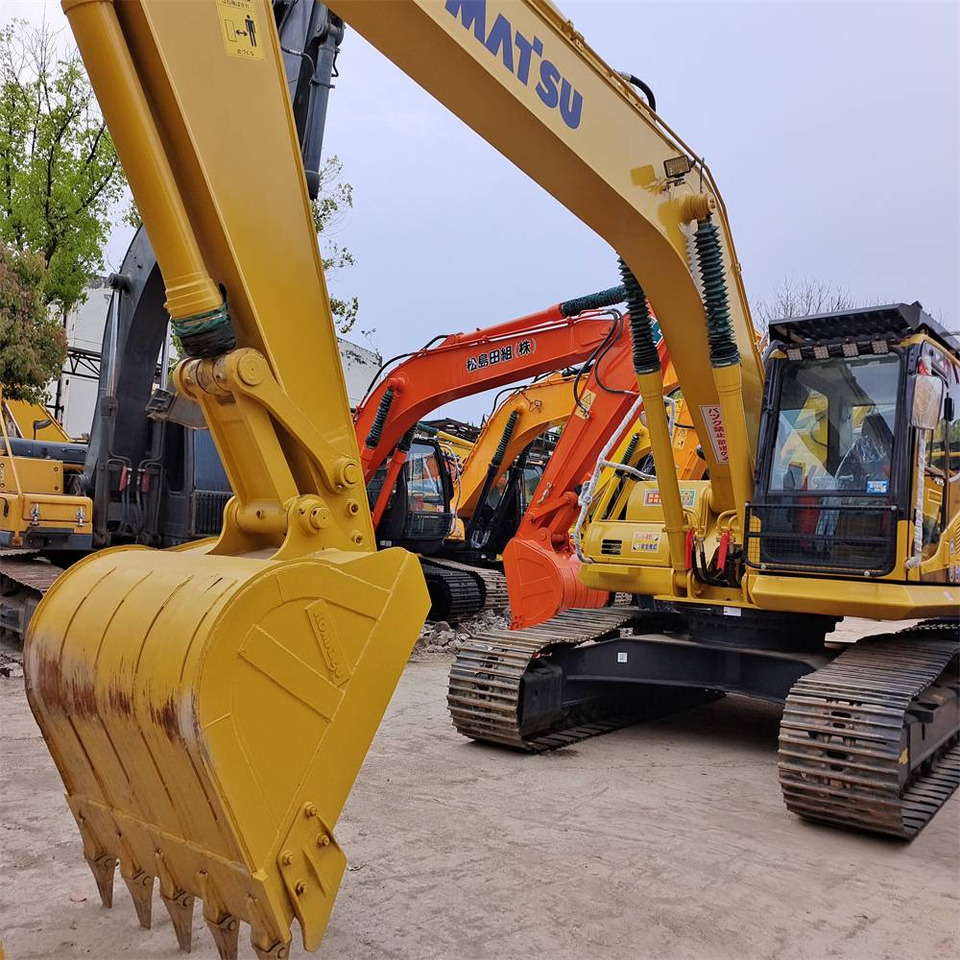 Komatsu PC 220-8 - Bager gusjeničar: slika Komatsu PC 220-8 - Bager gusjeničar Komatsu PC 220-8 - Bager gusjeničar: slika Komatsu PC 220-8 - Bager gusjeničar