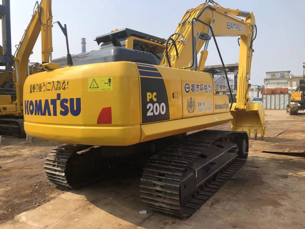 Komatsu PC 220-8 - Bager gusjeničar: slika Komatsu PC 220-8 - Bager gusjeničar Komatsu PC 220-8 - Bager gusjeničar: slika Komatsu PC 220-8 - Bager gusjeničar