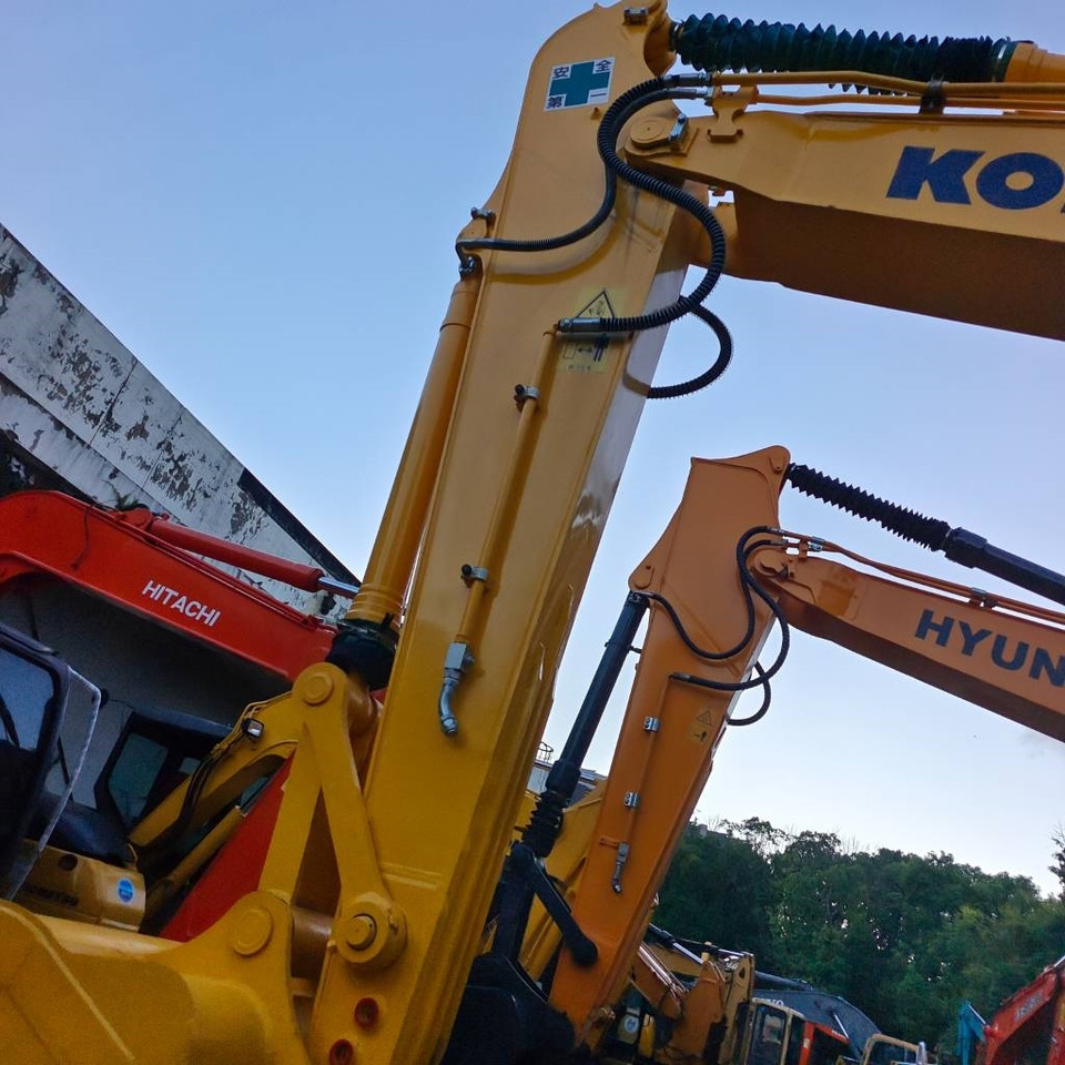 Komatsu PC 220 - Bager gusjeničar: slika Komatsu PC 220 - Bager gusjeničar Komatsu PC 220 - Bager gusjeničar: slika Komatsu PC 220 - Bager gusjeničar