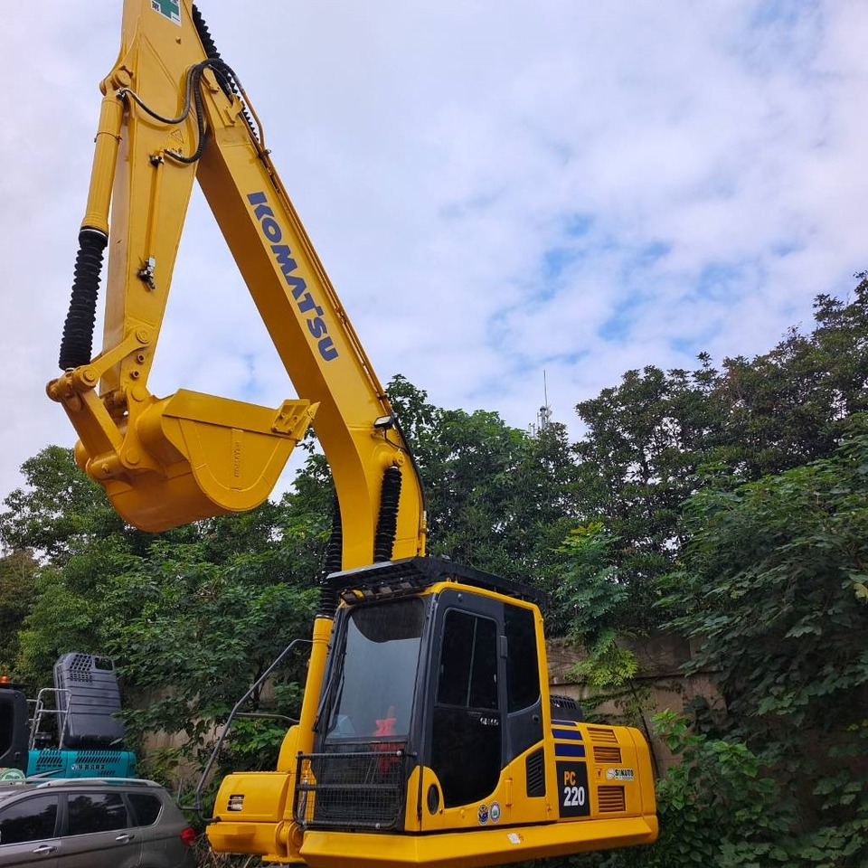 Komatsu PC 220 - Bager gusjeničar: slika Komatsu PC 220 - Bager gusjeničar Komatsu PC 220 - Bager gusjeničar: slika Komatsu PC 220 - Bager gusjeničar