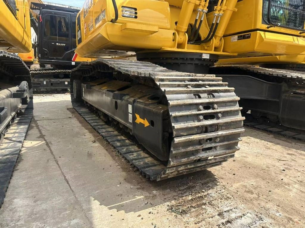 Komatsu PC 220 - Bager gusjeničar: slika Komatsu PC 220 - Bager gusjeničar Komatsu PC 220 - Bager gusjeničar: slika Komatsu PC 220 - Bager gusjeničar