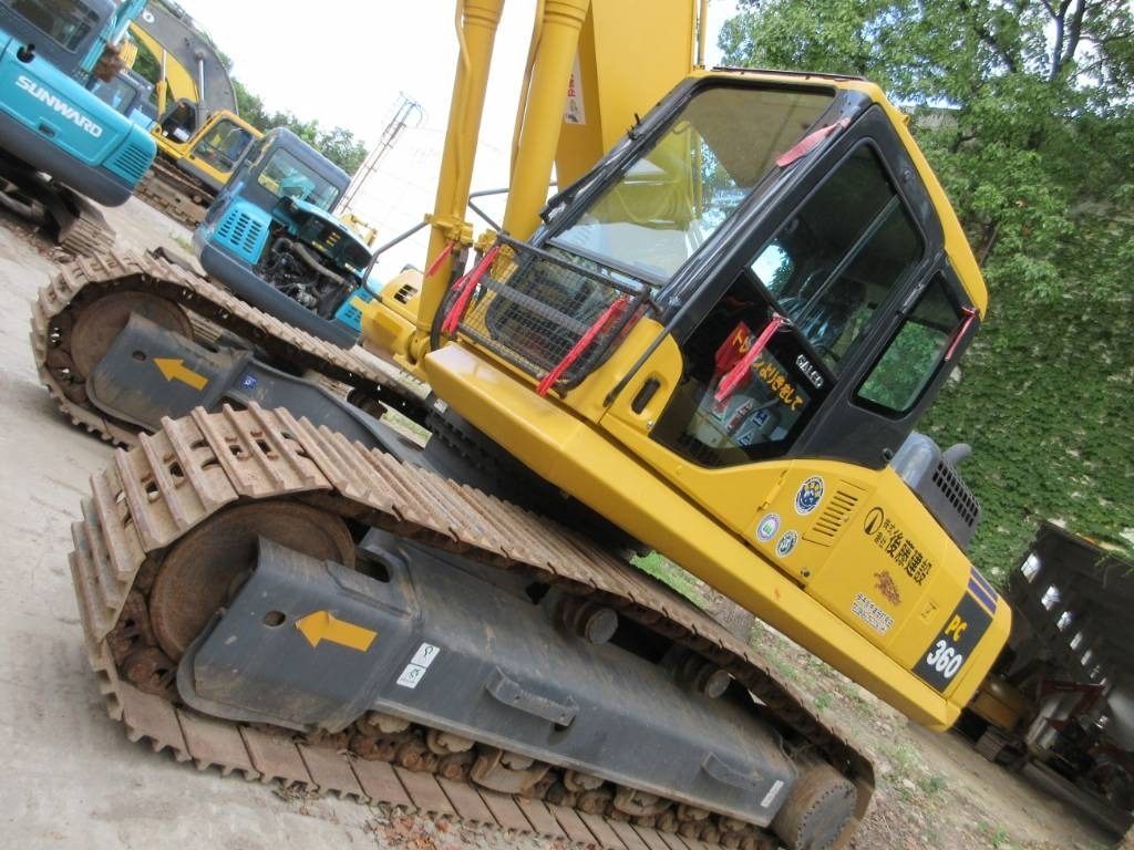 Bager gusjeničar Komatsu PC 360: slika Bager gusjeničar Komatsu PC 360 Bager gusjeničar Komatsu PC 360: slika Bager gusjeničar Komatsu PC 360