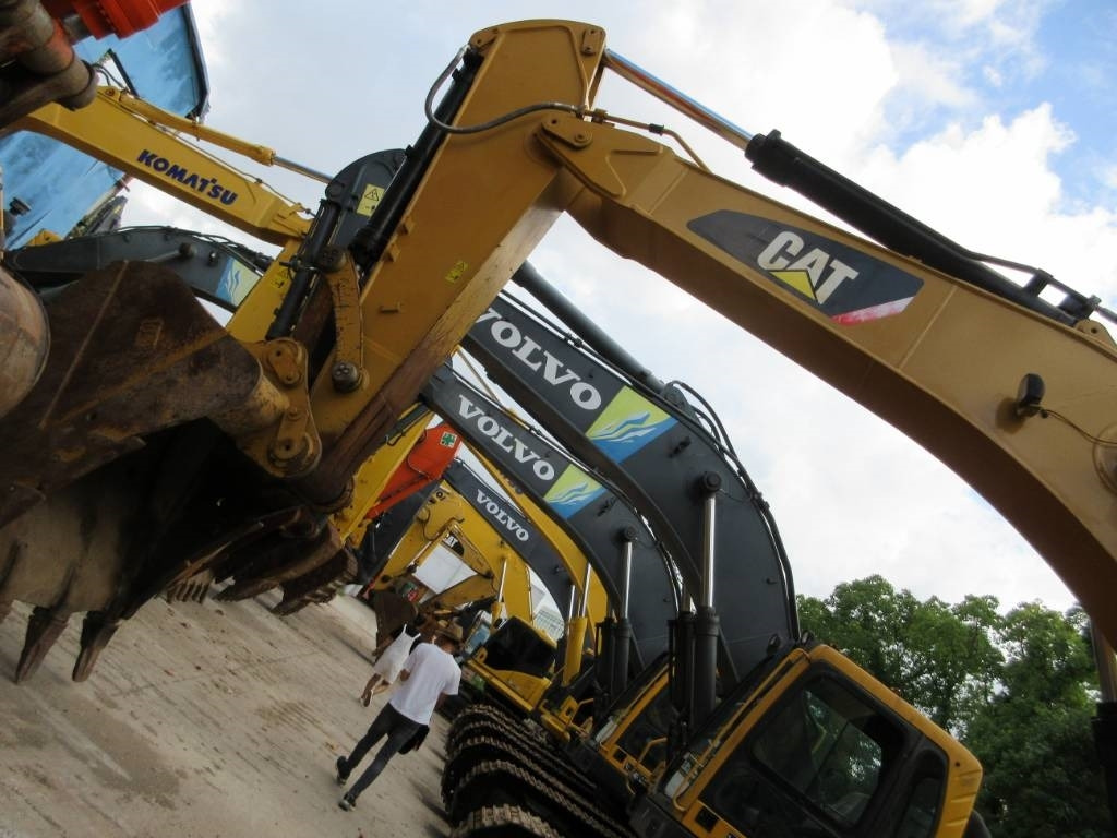 Bager gusjeničar Komatsu PC 360: slika Bager gusjeničar Komatsu PC 360 Bager gusjeničar Komatsu PC 360: slika Bager gusjeničar Komatsu PC 360