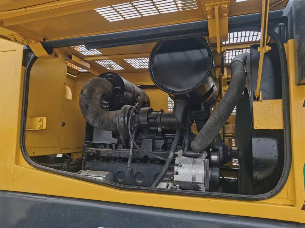 Komatsu WA 320-5 - Utovarivač na kotačima: slika Komatsu WA 320-5 - Utovarivač na kotačima Komatsu WA 320-5 - Utovarivač na kotačima: slika Komatsu WA 320-5 - Utovarivač na kotačima