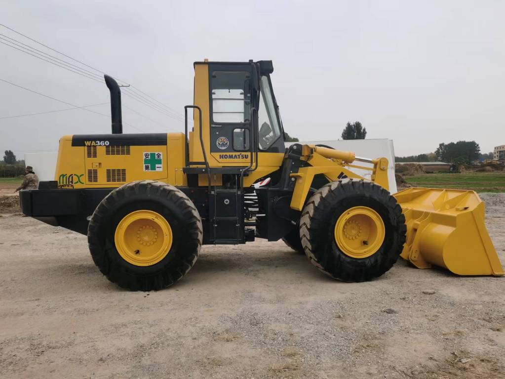 Komatsu WA 360-3 - Utovarivač na kotačima: slika Komatsu WA 360-3 - Utovarivač na kotačima Komatsu WA 360-3 - Utovarivač na kotačima: slika Komatsu WA 360-3 - Utovarivač na kotačima