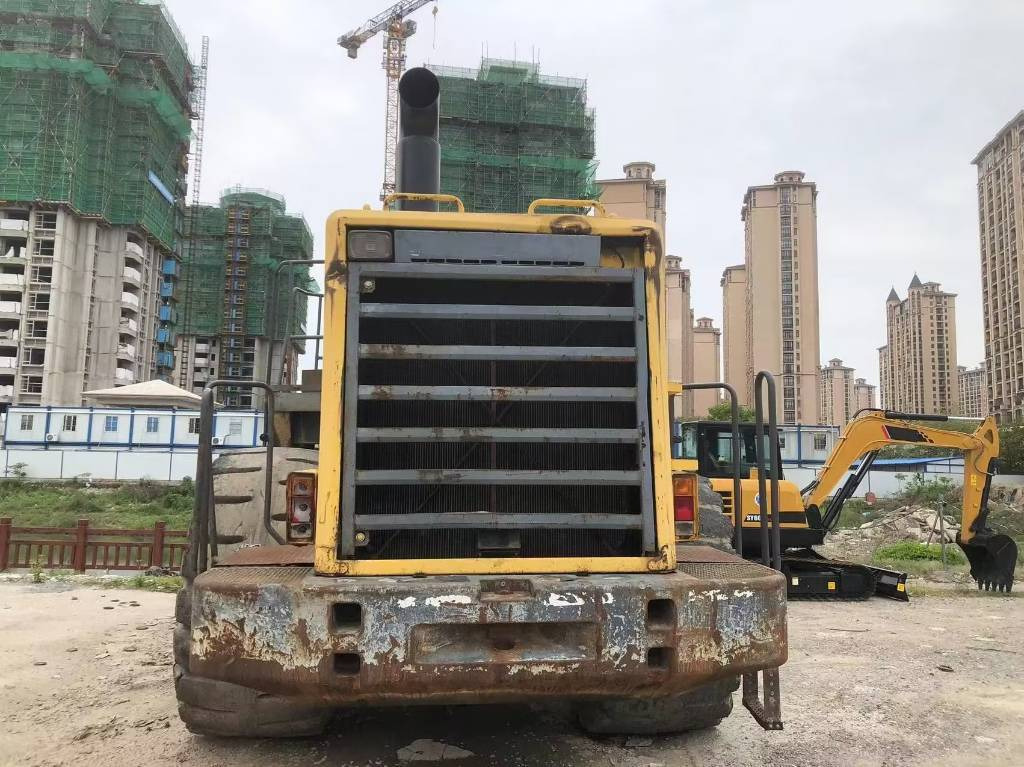 Komatsu WA 600-3 - Utovarivač na kotačima: slika Komatsu WA 600-3 - Utovarivač na kotačima Komatsu WA 600-3 - Utovarivač na kotačima: slika Komatsu WA 600-3 - Utovarivač na kotačima