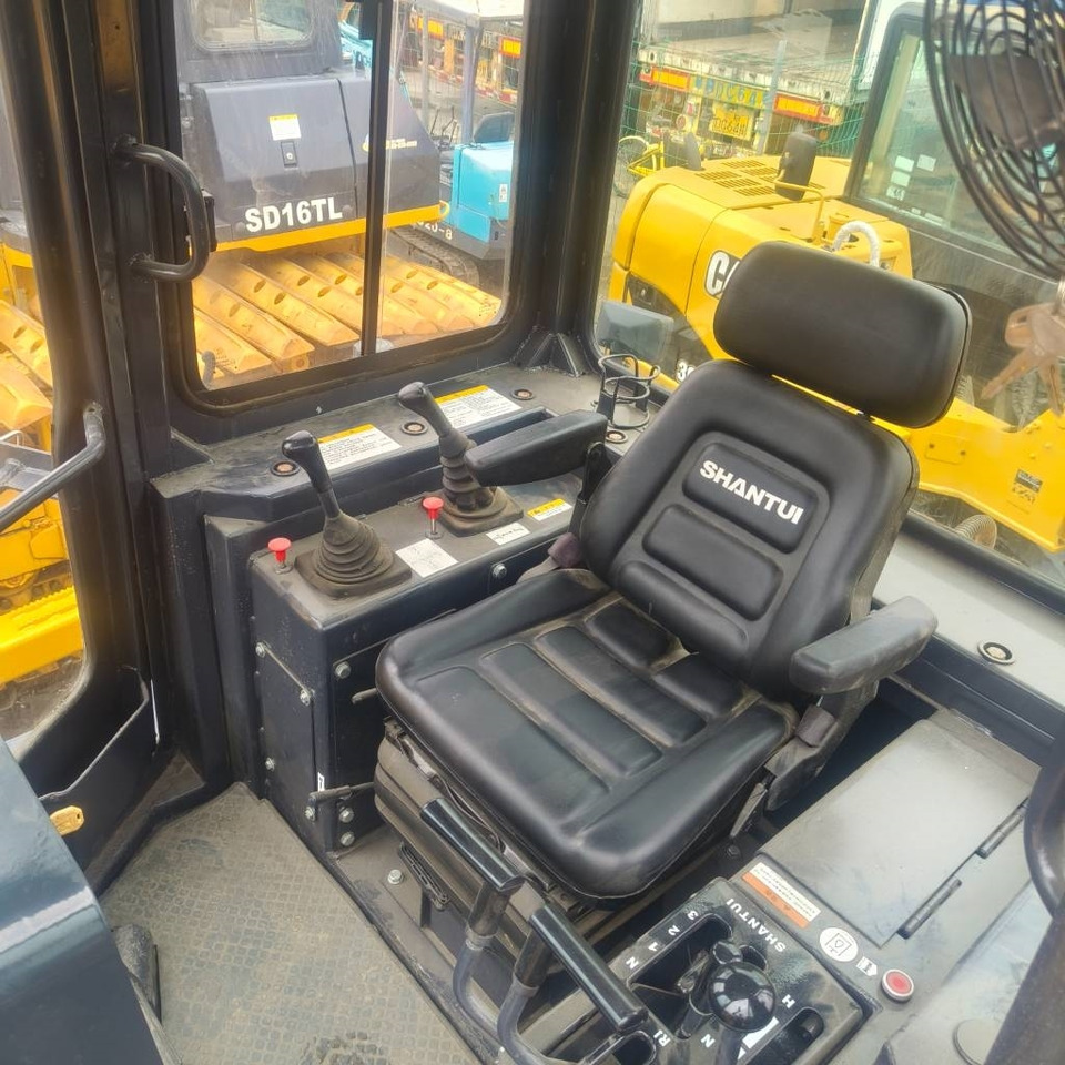 Shantui SD 16 - Buldožer: slika Shantui SD 16 - Buldožer Shantui SD 16 - Buldožer: slika Shantui SD 16 - Buldožer