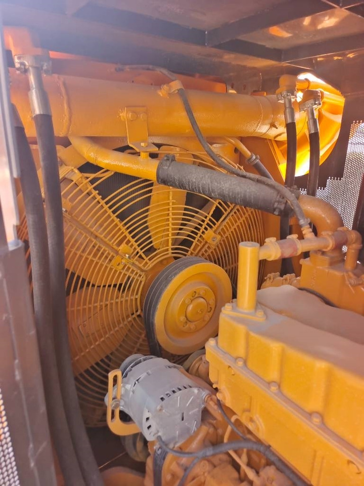 Shantui SD 32 - Buldožer: slika Shantui SD 32 - Buldožer Shantui SD 32 - Buldožer: slika Shantui SD 32 - Buldožer