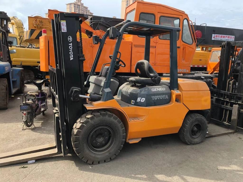 Toyota FD 50 - Diesel viličar: slika  Toyota FD 50 - Diesel viličar Toyota FD 50 - Diesel viličar: slika  Toyota FD 50 - Diesel viličar