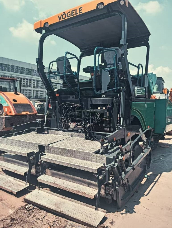 Vögele 1800-3 - Finišer za asfalt: slika  Vögele 1800-3 - Finišer za asfalt Vögele 1800-3 - Finišer za asfalt: slika  Vögele 1800-3 - Finišer za asfalt