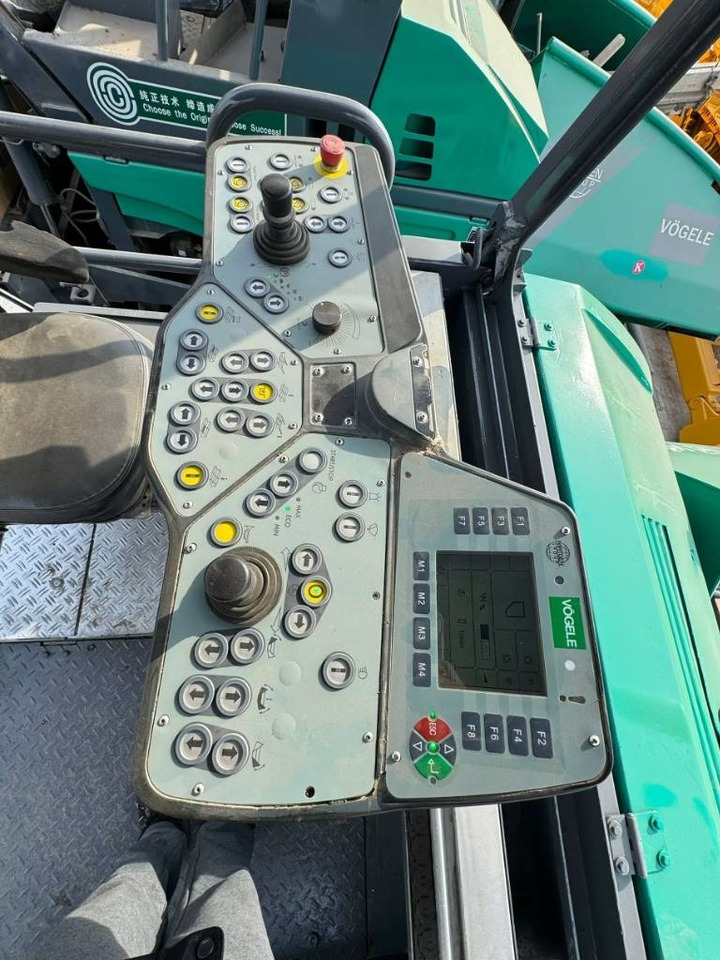 Vögele 1800-3 - Bager gusjeničar: slika Vögele 1800-3 - Bager gusjeničar Vögele 1800-3 - Bager gusjeničar: slika Vögele 1800-3 - Bager gusjeničar