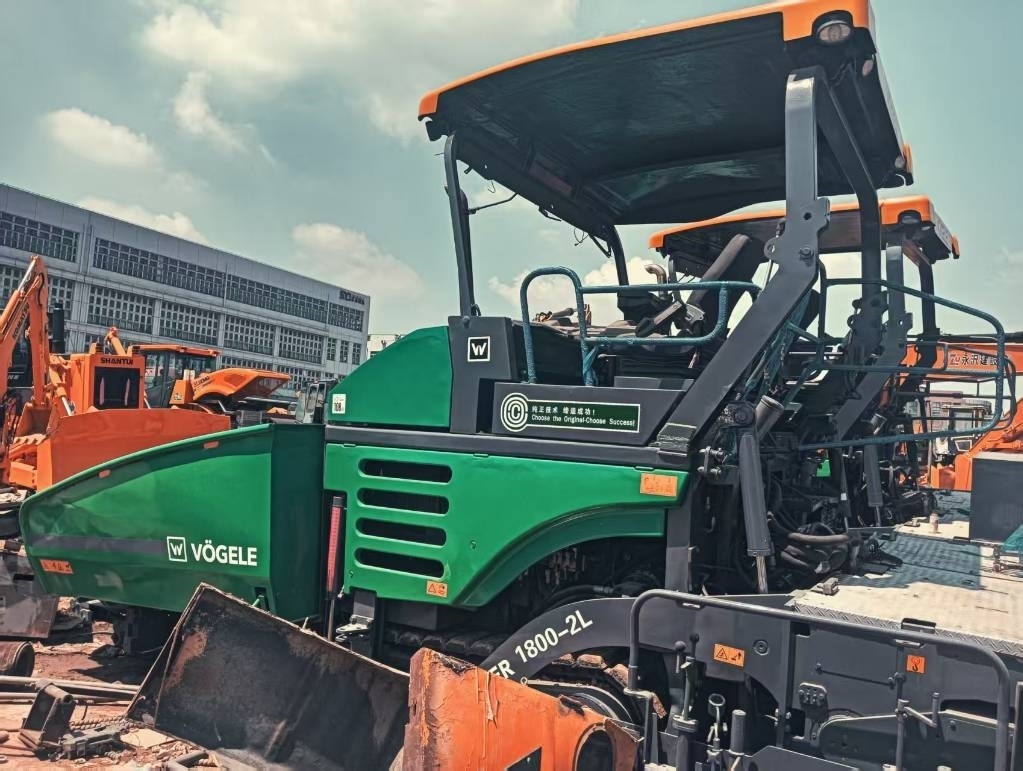 Vögele 1800-3 - Finišer za asfalt: slika Vögele 1800-3 - Finišer za asfalt Vögele 1800-3 - Finišer za asfalt: slika Vögele 1800-3 - Finišer za asfalt