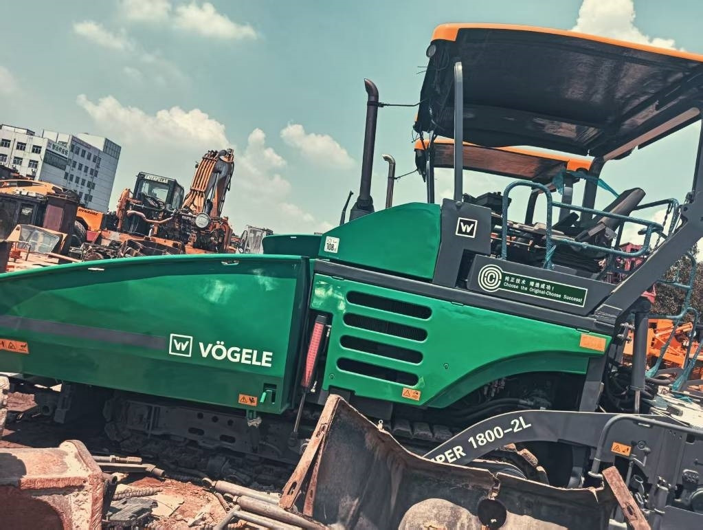 Vögele 1800-3 - Finišer za asfalt: slika Vögele 1800-3 - Finišer za asfalt Vögele 1800-3 - Finišer za asfalt: slika Vögele 1800-3 - Finišer za asfalt