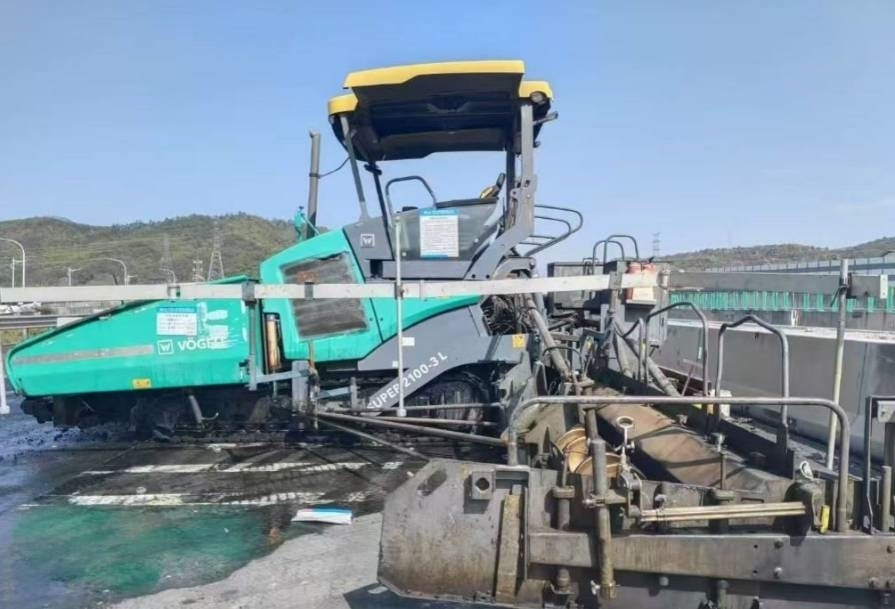 Vögele 2100-3 - Finišer za asfalt: slika  Vögele 2100-3 - Finišer za asfalt Vögele 2100-3 - Finišer za asfalt: slika  Vögele 2100-3 - Finišer za asfalt