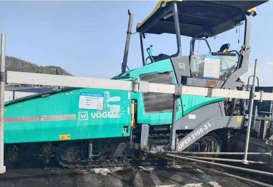 Vögele 2100-3 - Finišer za asfalt: slika  Vögele 2100-3 - Finišer za asfalt Vögele 2100-3 - Finišer za asfalt: slika  Vögele 2100-3 - Finišer za asfalt