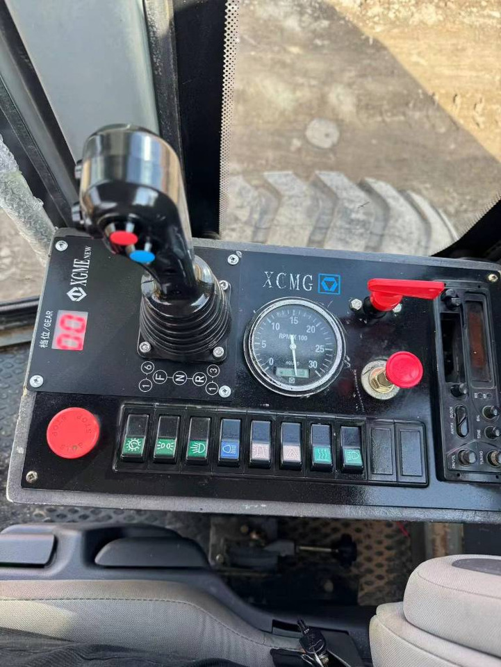 XCMG GR 2153 - Grejder: slika XCMG GR 2153 - Grejder XCMG GR 2153 - Grejder: slika XCMG GR 2153 - Grejder