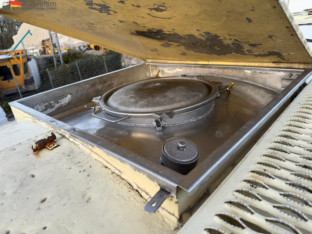 Feldbinder Lebensmittel Tank Container 26500 L | 2 Kammern | Heizung | 20 ft | Edelstahl | - Poluprikolica cisterna: slika Feldbinder Lebensmittel Tank Container 26500 L | 2 Kammern | Heizung | 20 ft | Edelstahl | - Poluprikolica cisterna Feldbinder Lebensmittel Tank Container 26500 L | 2 Kammern | Heizung | 20 ft | Edelstahl | - Poluprikolica cisterna: slika Feldbinder Lebensmittel Tank Container 26500 L | 2 Kammern | Heizung | 20 ft | Edelstahl | - Poluprikolica cisterna