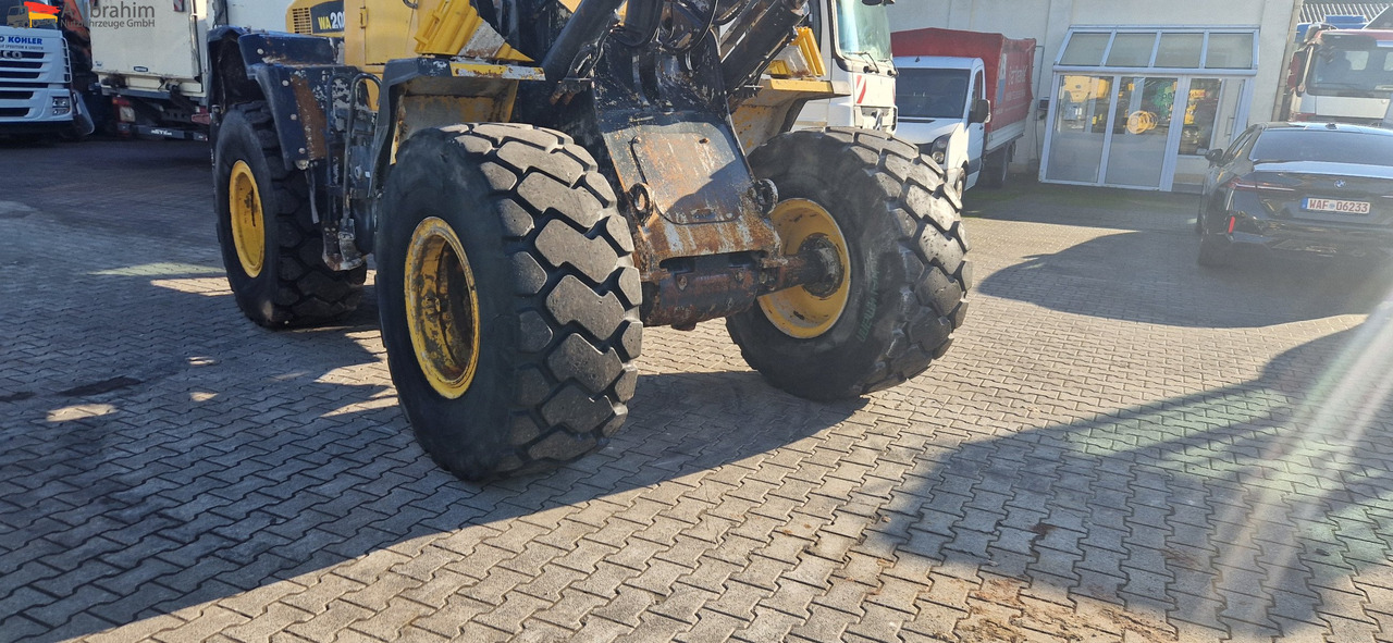 Komatsu WA 200 technisch ok. technische Wartung beim Komatsu Service - Utovarivač na kotačima: slika Komatsu WA 200 technisch ok. technische Wartung beim Komatsu Service - Utovarivač na kotačima Komatsu WA 200 technisch ok. technische Wartung beim Komatsu Service - Utovarivač na kotačima: slika Komatsu WA 200 technisch ok. technische Wartung beim Komatsu Service - Utovarivač na kotačima