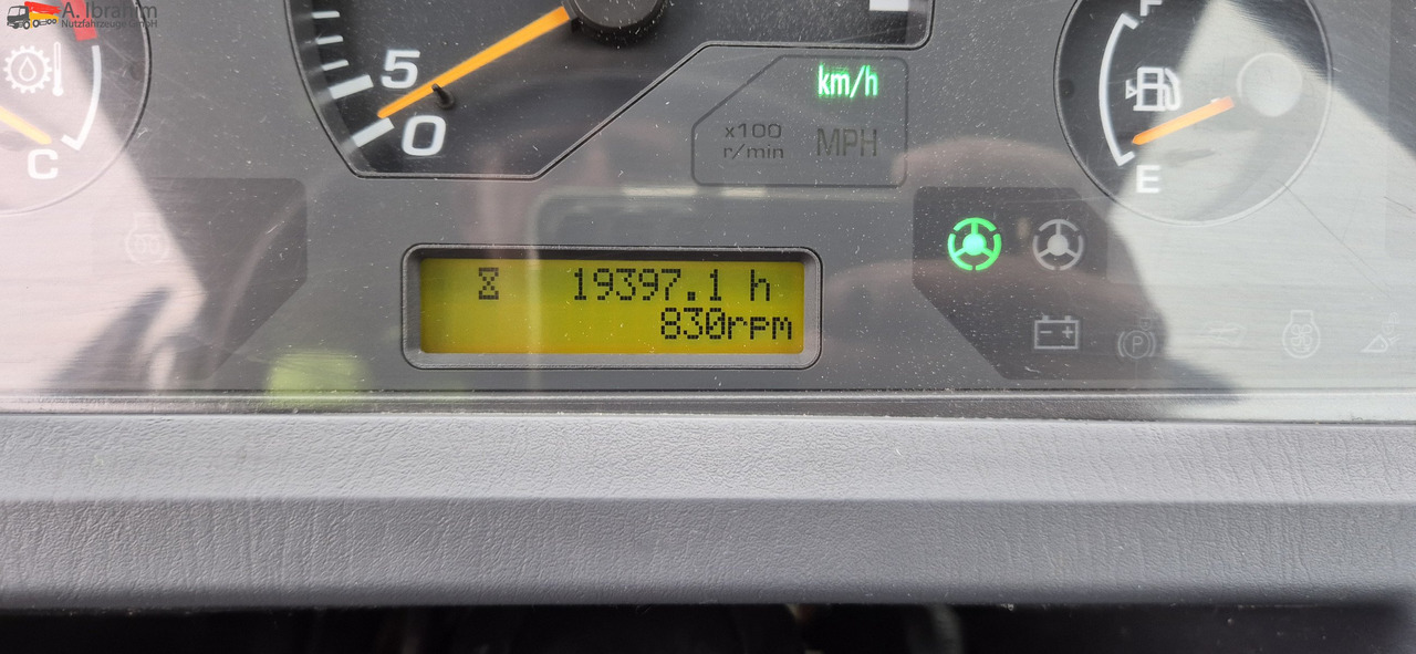 Komatsu WA 250 Zustand technisch ok, optisch 3-4 Unterlagen vorhanden - Utovarivač na kotačima: slika Komatsu WA 250 Zustand technisch ok, optisch 3-4 Unterlagen vorhanden - Utovarivač na kotačima Komatsu WA 250 Zustand technisch ok, optisch 3-4 Unterlagen vorhanden - Utovarivač na kotačima: slika Komatsu WA 250 Zustand technisch ok, optisch 3-4 Unterlagen vorhanden - Utovarivač na kotačima