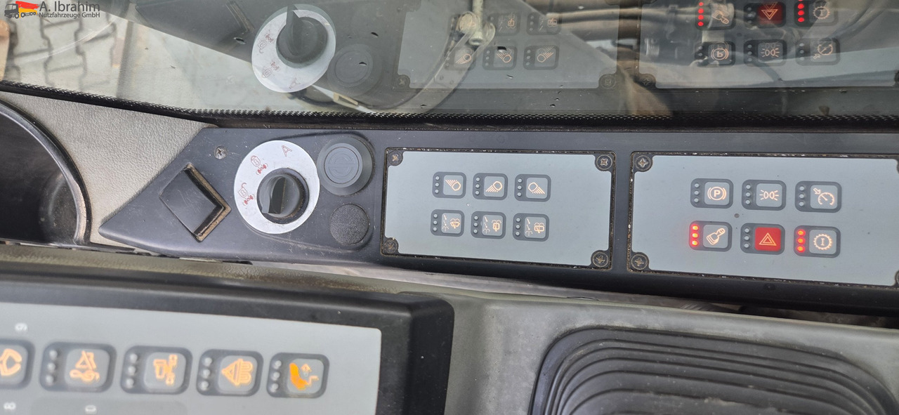 Liebherr A920 Litronic Schnellwechsler | Likufix | Klima | Hammerhydraulik - Bager na kotačima: slika Liebherr A920 Litronic Schnellwechsler | Likufix | Klima | Hammerhydraulik - Bager na kotačima Liebherr A920 Litronic Schnellwechsler | Likufix | Klima | Hammerhydraulik - Bager na kotačima: slika Liebherr A920 Litronic Schnellwechsler | Likufix | Klima | Hammerhydraulik - Bager na kotačima