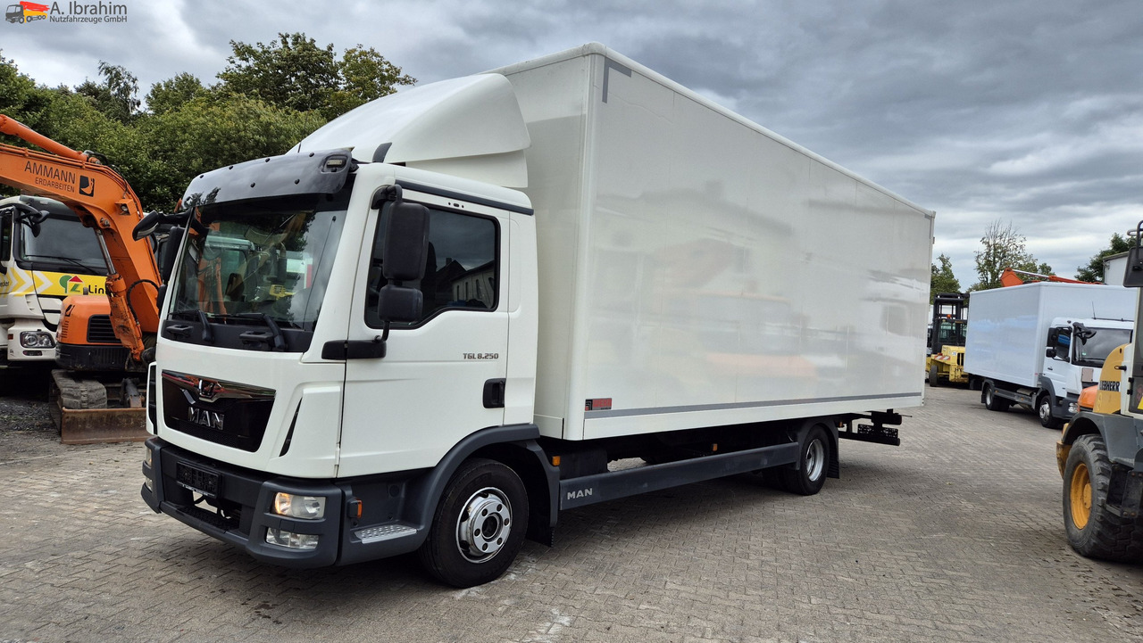 MAN 8.250 7,30 m Koffer, Navi, Topzustand - Dostavno vozilo sa zatvorenim sandukom: slika MAN 8.250 7,30 m Koffer, Navi, Topzustand - Dostavno vozilo sa zatvorenim sandukom MAN 8.250 7,30 m Koffer, Navi, Topzustand - Dostavno vozilo sa zatvorenim sandukom: slika MAN 8.250 7,30 m Koffer, Navi, Topzustand - Dostavno vozilo sa zatvorenim sandukom