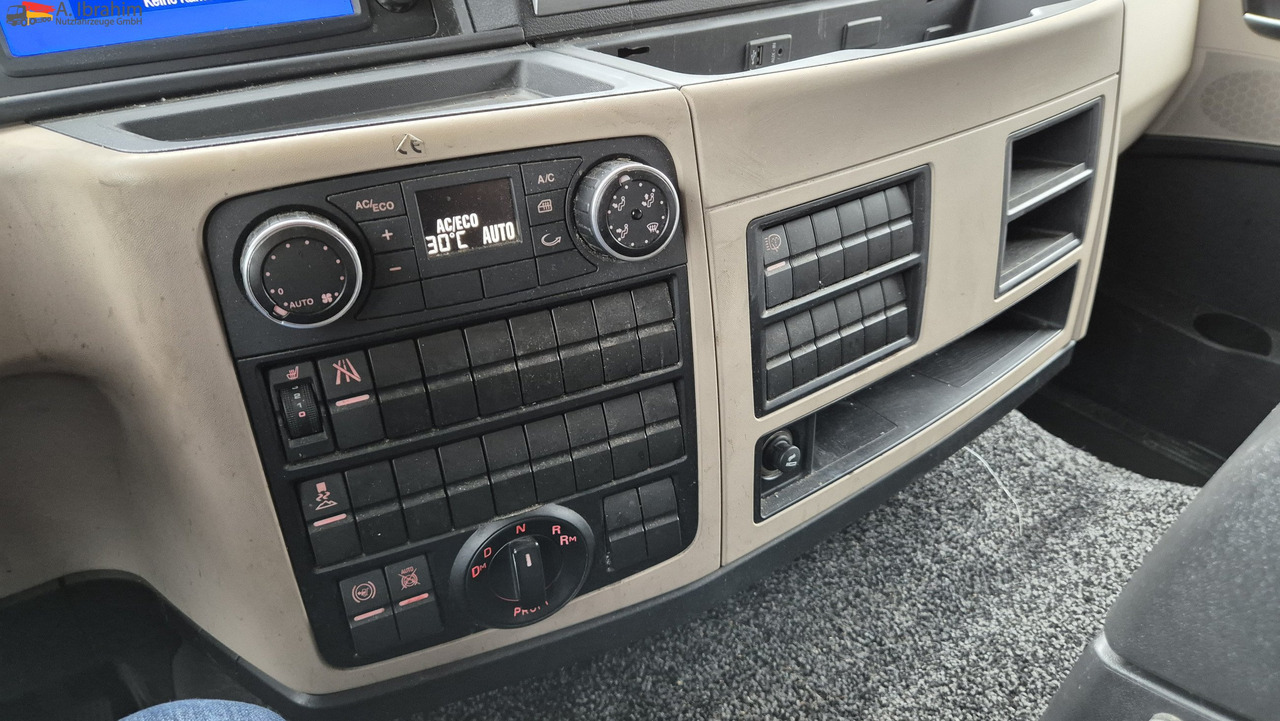 MAN 8.250 7,30 m Koffer, Navi, Topzustand - Dostavno vozilo sa zatvorenim sandukom: slika MAN 8.250 7,30 m Koffer, Navi, Topzustand - Dostavno vozilo sa zatvorenim sandukom MAN 8.250 7,30 m Koffer, Navi, Topzustand - Dostavno vozilo sa zatvorenim sandukom: slika MAN 8.250 7,30 m Koffer, Navi, Topzustand - Dostavno vozilo sa zatvorenim sandukom