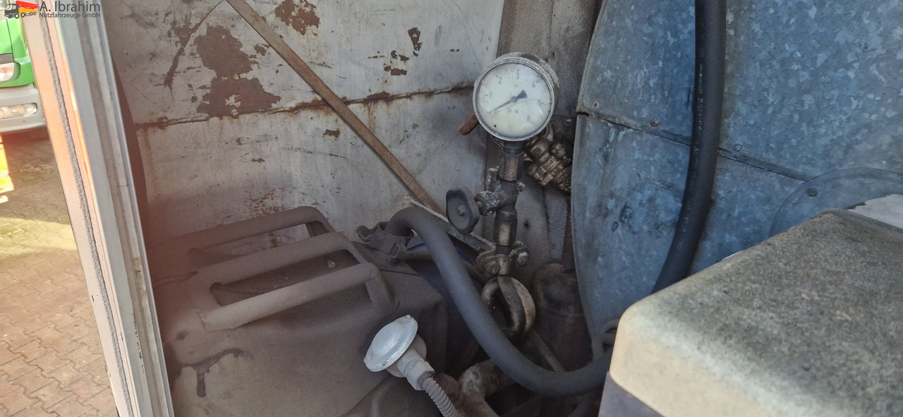 MAN TGA Asphaltspritze Schäfer 20 000 Liters - Kamion cisterna: slika MAN TGA Asphaltspritze Schäfer 20 000 Liters - Kamion cisterna MAN TGA Asphaltspritze Schäfer 20 000 Liters - Kamion cisterna: slika MAN TGA Asphaltspritze Schäfer 20 000 Liters - Kamion cisterna