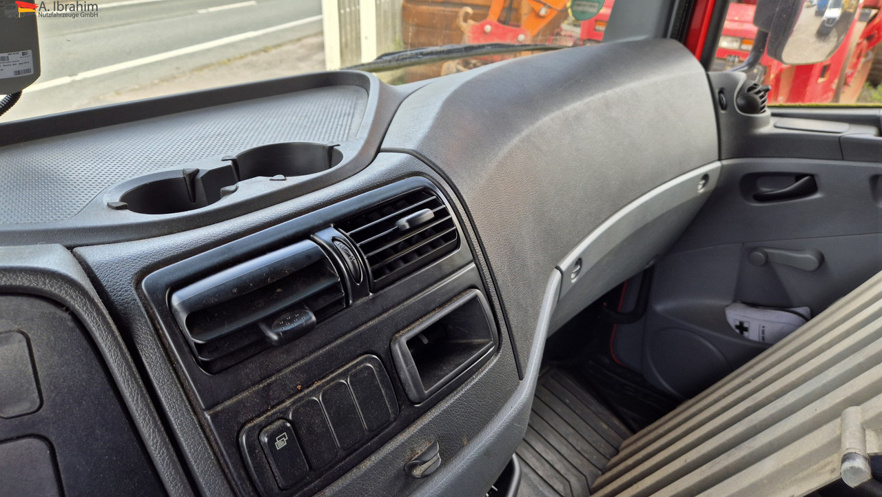 Mercedes-Benz 1222 Werkstattkoffer mit Regalsystem - Kamion sandučar: slika Mercedes-Benz 1222 Werkstattkoffer mit Regalsystem - Kamion sandučar Mercedes-Benz 1222 Werkstattkoffer mit Regalsystem - Kamion sandučar: slika Mercedes-Benz 1222 Werkstattkoffer mit Regalsystem - Kamion sandučar