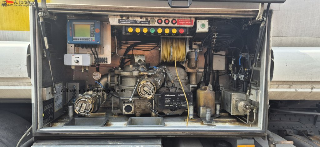 Mercedes-Benz 2536 L 3 Kammer 19500 L Oben Unten Befüllung - Kamion cisterna: slika Mercedes-Benz 2536 L 3 Kammer 19500 L Oben Unten Befüllung - Kamion cisterna Mercedes-Benz 2536 L 3 Kammer 19500 L Oben Unten Befüllung - Kamion cisterna: slika Mercedes-Benz 2536 L 3 Kammer 19500 L Oben Unten Befüllung - Kamion cisterna