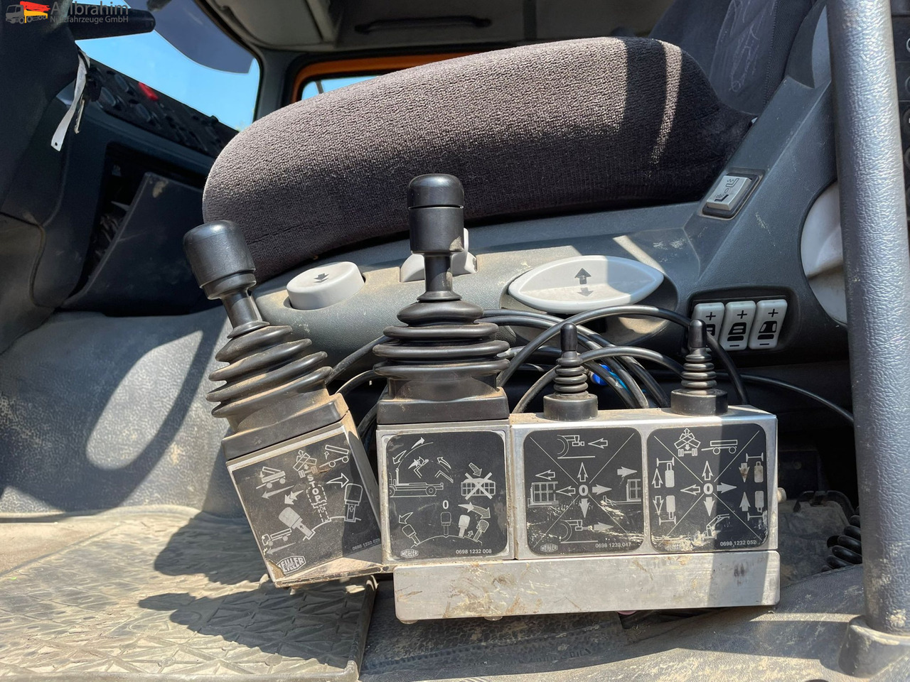 Mercedes-Benz 2643 6x4 | Blatt Luft | Meiller Haken, mp1 - Kamion s kukastom dizalicom: slika Mercedes-Benz 2643 6x4 | Blatt Luft | Meiller Haken, mp1 - Kamion s kukastom dizalicom Mercedes-Benz 2643 6x4 | Blatt Luft | Meiller Haken, mp1 - Kamion s kukastom dizalicom: slika Mercedes-Benz 2643 6x4 | Blatt Luft | Meiller Haken, mp1 - Kamion s kukastom dizalicom