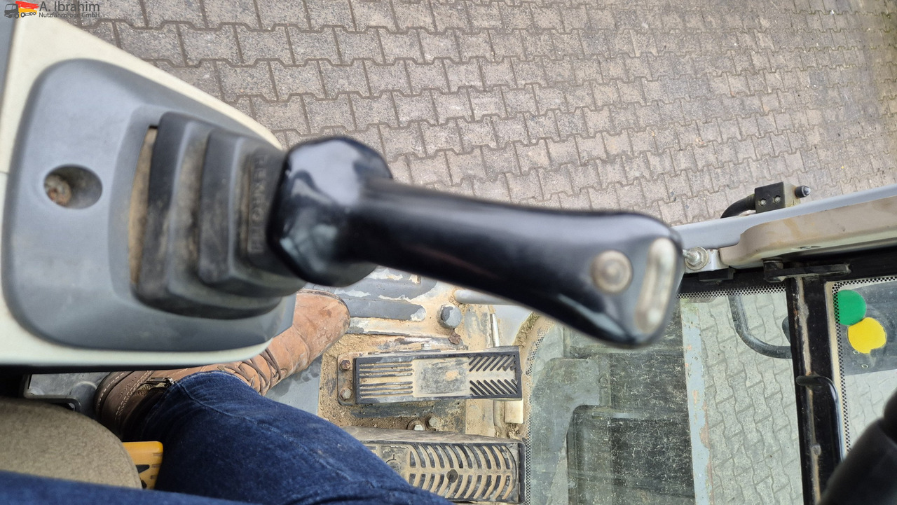 New Holland MH 2.6 Zustand gut, deutsche Maschine incl. Greifer und Dreservo - Bager na kotačima: slika New Holland MH 2.6 Zustand gut, deutsche Maschine incl. Greifer und Dreservo - Bager na kotačima New Holland MH 2.6 Zustand gut, deutsche Maschine incl. Greifer und Dreservo - Bager na kotačima: slika New Holland MH 2.6 Zustand gut, deutsche Maschine incl. Greifer und Dreservo - Bager na kotačima