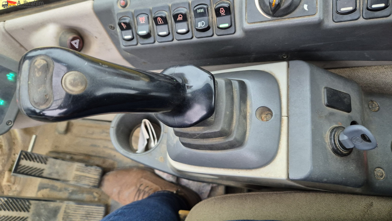 New Holland MH 2.6 Zustand gut, deutsche Maschine incl. Greifer und Dreservo - Bager na kotačima: slika New Holland MH 2.6 Zustand gut, deutsche Maschine incl. Greifer und Dreservo - Bager na kotačima New Holland MH 2.6 Zustand gut, deutsche Maschine incl. Greifer und Dreservo - Bager na kotačima: slika New Holland MH 2.6 Zustand gut, deutsche Maschine incl. Greifer und Dreservo - Bager na kotačima