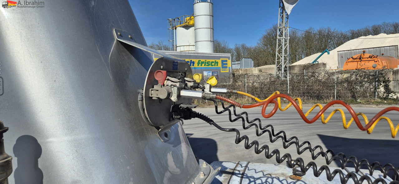 O.M.E.P.S Unfall, voll fahrbereit 35 cbm - Silos poluprikolica: slika O.M.E.P.S Unfall, voll fahrbereit 35 cbm - Silos poluprikolica O.M.E.P.S Unfall, voll fahrbereit 35 cbm - Silos poluprikolica: slika O.M.E.P.S Unfall, voll fahrbereit 35 cbm - Silos poluprikolica