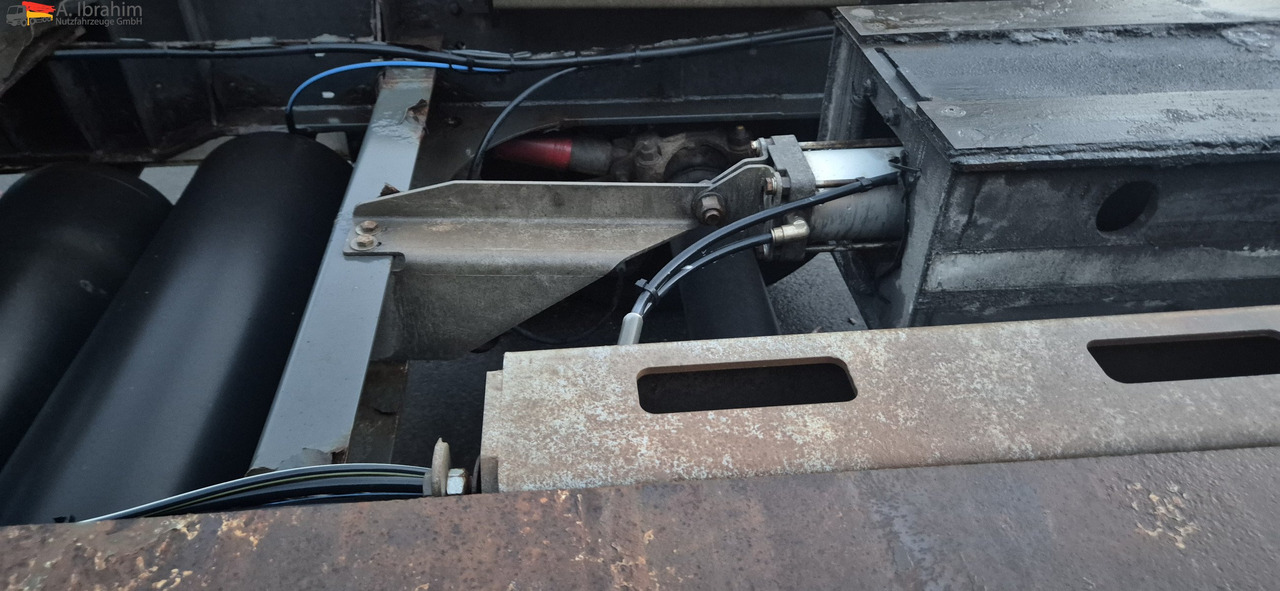 Schmitz SCF24 2x20,30,40,45 ft Multichassis, ausziehbar - Transporter kontejnera/ Poluprikolica s izmjenjivim sanducima: slika Schmitz SCF24 2x20,30,40,45 ft Multichassis, ausziehbar - Transporter kontejnera/ Poluprikolica s izmjenjivim sanducima Schmitz SCF24 2x20,30,40,45 ft Multichassis, ausziehbar - Transporter kontejnera/ Poluprikolica s izmjenjivim sanducima: slika Schmitz SCF24 2x20,30,40,45 ft Multichassis, ausziehbar - Transporter kontejnera/ Poluprikolica s izmjenjivim sanducima