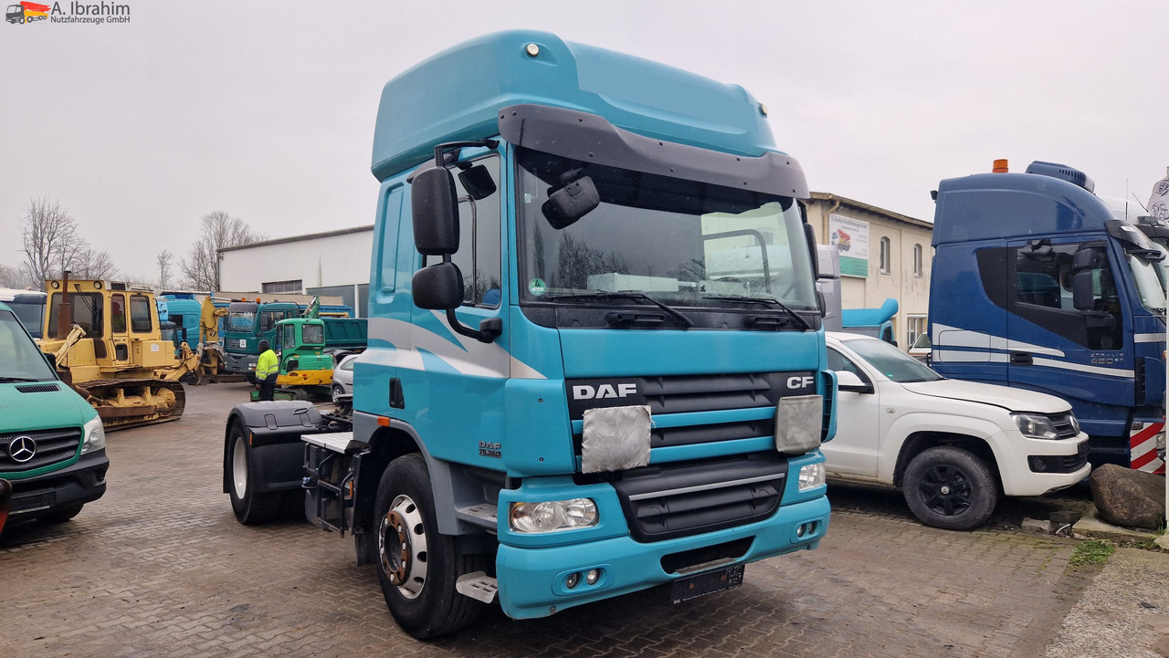 Daf FT CF 2x Nebenantrieb, Kipphydraulik deutsches Fahrzeug, fehlerfrei im Display - Tegljač: slika Daf FT CF 2x Nebenantrieb, Kipphydraulik deutsches Fahrzeug, fehlerfrei im Display - Tegljač Daf FT CF 2x Nebenantrieb, Kipphydraulik deutsches Fahrzeug, fehlerfrei im Display - Tegljač: slika Daf FT CF 2x Nebenantrieb, Kipphydraulik deutsches Fahrzeug, fehlerfrei im Display - Tegljač