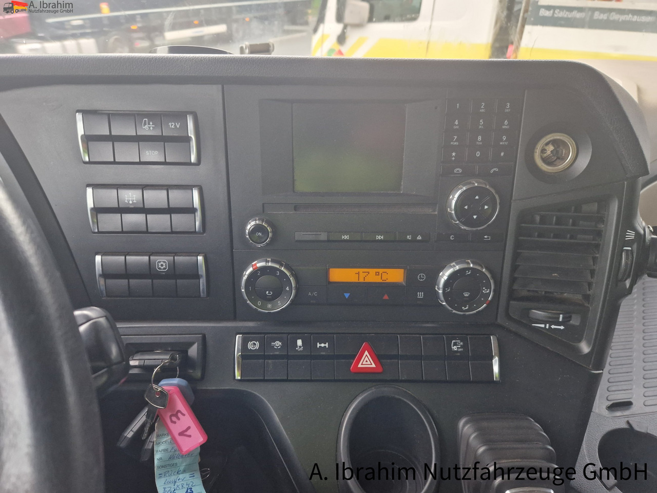 Mercedes-Benz 1845 Retarder Klima, Kühlschrank deutsches Fahrzeug - Tegljač: slika Mercedes-Benz 1845 Retarder Klima, Kühlschrank deutsches Fahrzeug - Tegljač Mercedes-Benz 1845 Retarder Klima, Kühlschrank deutsches Fahrzeug - Tegljač: slika Mercedes-Benz 1845 Retarder Klima, Kühlschrank deutsches Fahrzeug - Tegljač