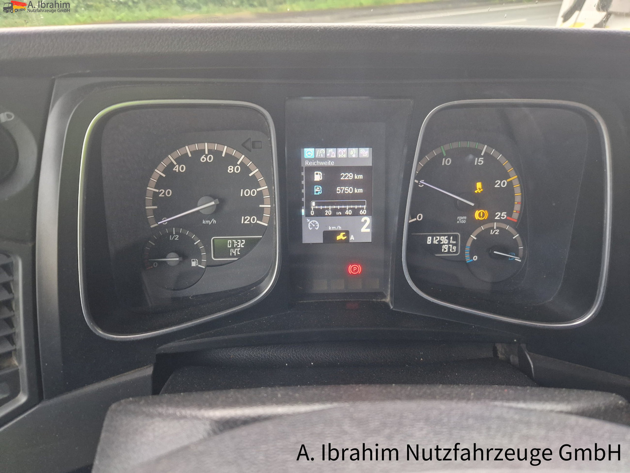 Mercedes-Benz 1845 Retarder Klima, Kühlschrank deutsches Fahrzeug - Tegljač: slika Mercedes-Benz 1845 Retarder Klima, Kühlschrank deutsches Fahrzeug - Tegljač Mercedes-Benz 1845 Retarder Klima, Kühlschrank deutsches Fahrzeug - Tegljač: slika Mercedes-Benz 1845 Retarder Klima, Kühlschrank deutsches Fahrzeug - Tegljač