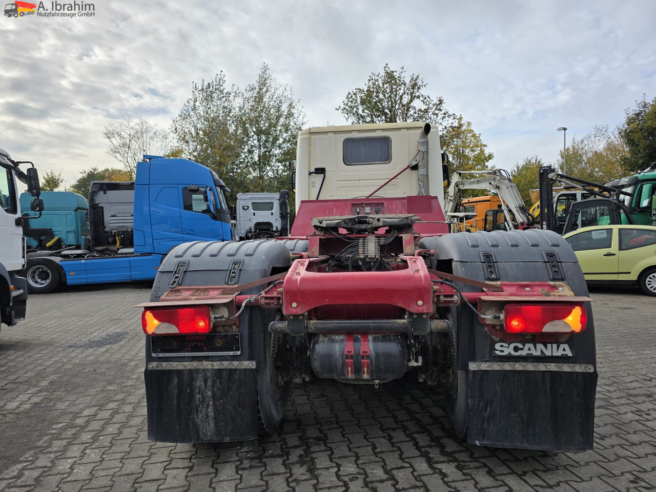 Tegljač Scania R560 | 6x4 | V8 | Blatt Blatt | Schaltgetriebe |Kipphydraulik | Klima | Trommelbremse| 3 Pedals: slika Tegljač Scania R560 | 6x4 | V8 | Blatt Blatt | Schaltgetriebe |Kipphydraulik | Klima | Trommelbremse| 3 Pedals