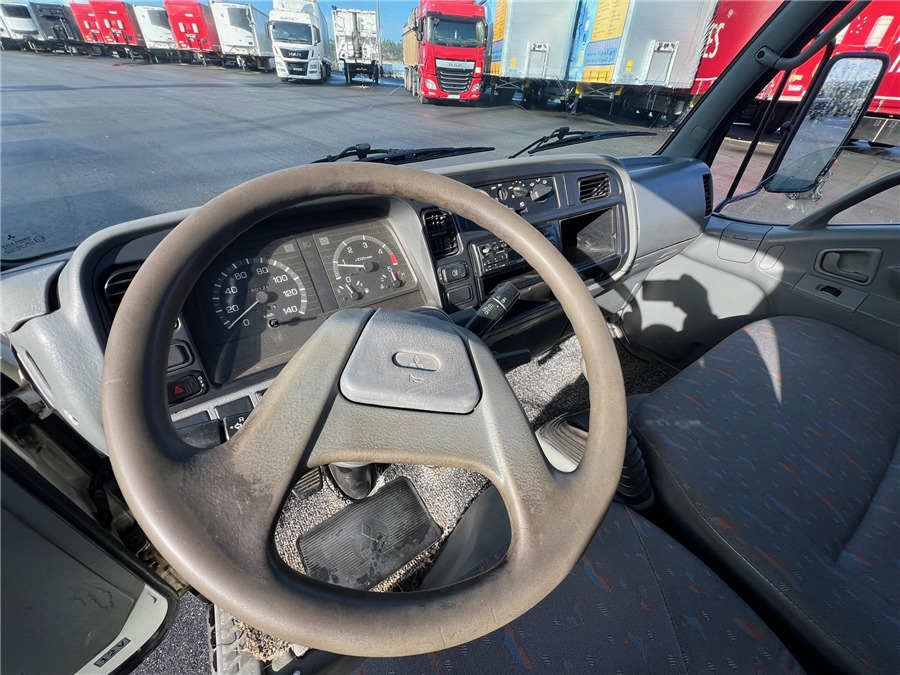 Dostavno vozilo s ravnom platformom Mitsubishi: slika Dostavno vozilo s ravnom platformom Mitsubishi Dostavno vozilo s ravnom platformom Mitsubishi: slika Dostavno vozilo s ravnom platformom Mitsubishi