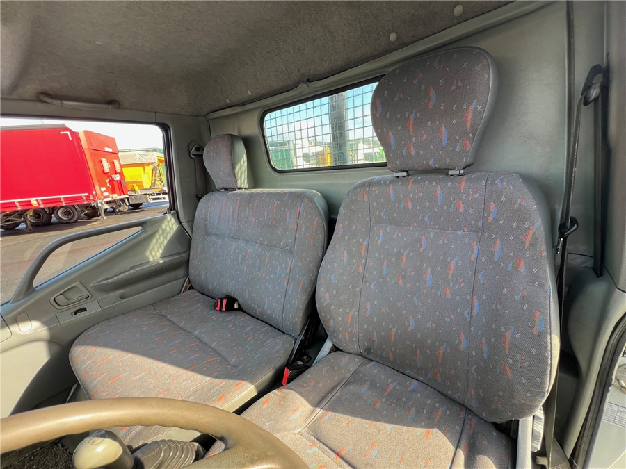 Dostavno vozilo s ravnom platformom Mitsubishi: slika Dostavno vozilo s ravnom platformom Mitsubishi Dostavno vozilo s ravnom platformom Mitsubishi: slika Dostavno vozilo s ravnom platformom Mitsubishi