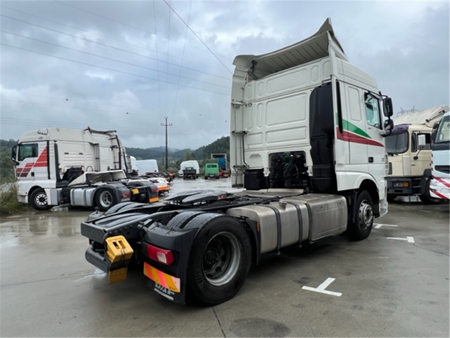 DAF XF 460 - Tegljač: slika DAF XF 460 - Tegljač DAF XF 460 - Tegljač: slika DAF XF 460 - Tegljač