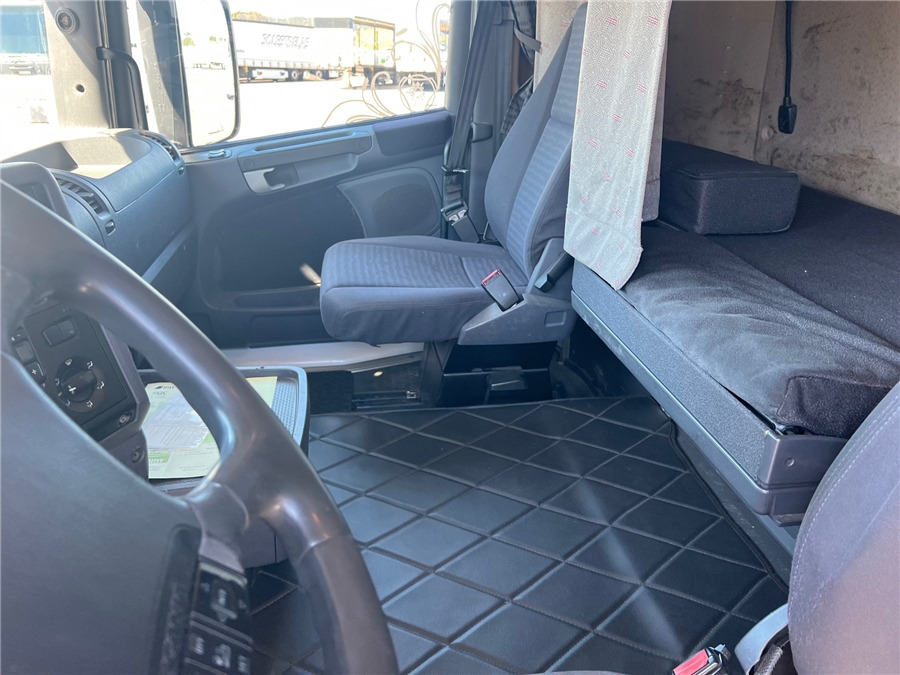 Tegljač Scania R420: slika Tegljač Scania R420