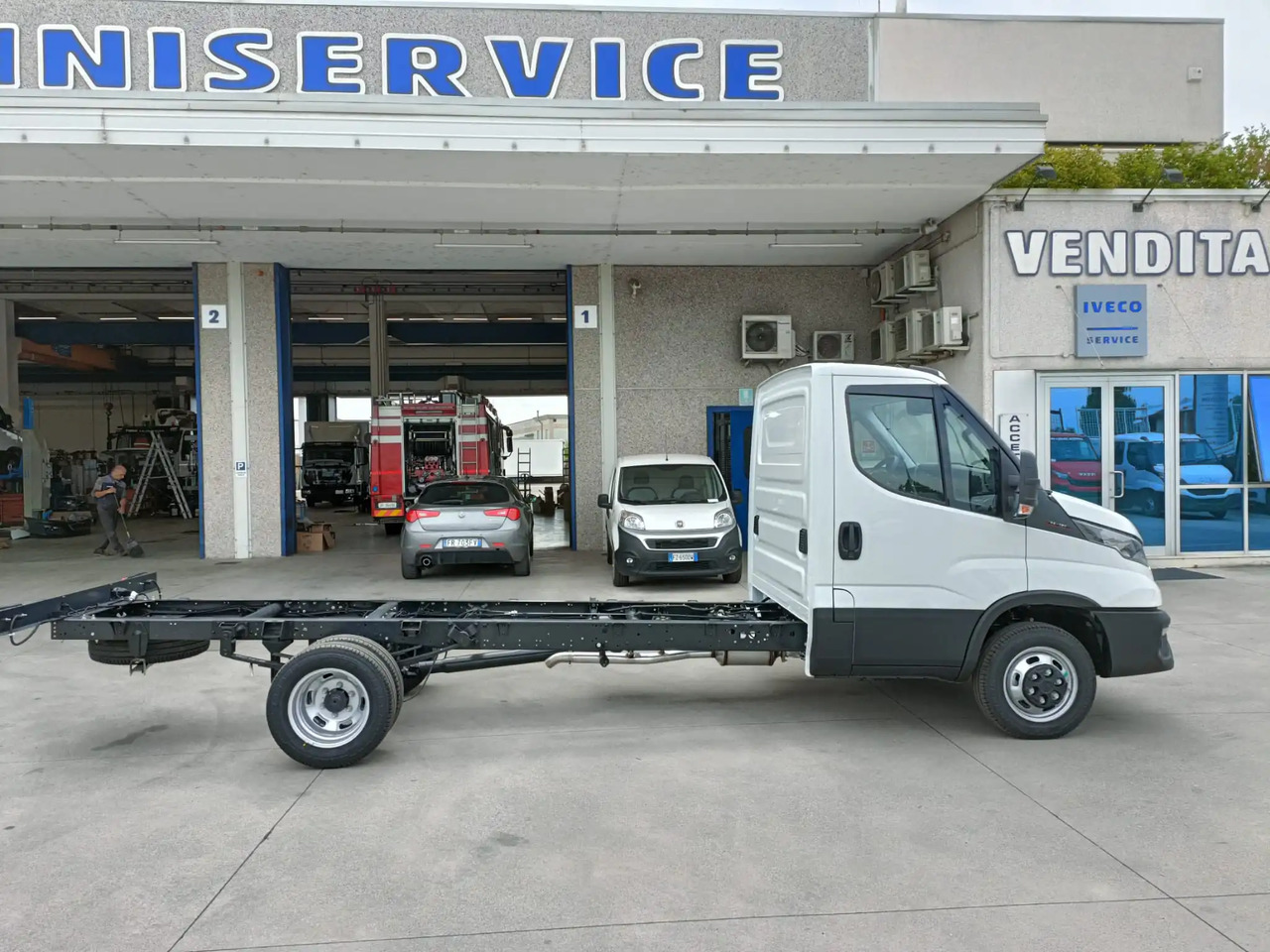 IVECO DAILY 35C18 MOD. 2025 A TELAIO NUOVO - Dostavno vozilo: slika IVECO DAILY 35C18 MOD. 2025 A TELAIO NUOVO - Dostavno vozilo IVECO DAILY 35C18 MOD. 2025 A TELAIO NUOVO - Dostavno vozilo: slika IVECO DAILY 35C18 MOD. 2025 A TELAIO NUOVO - Dostavno vozilo