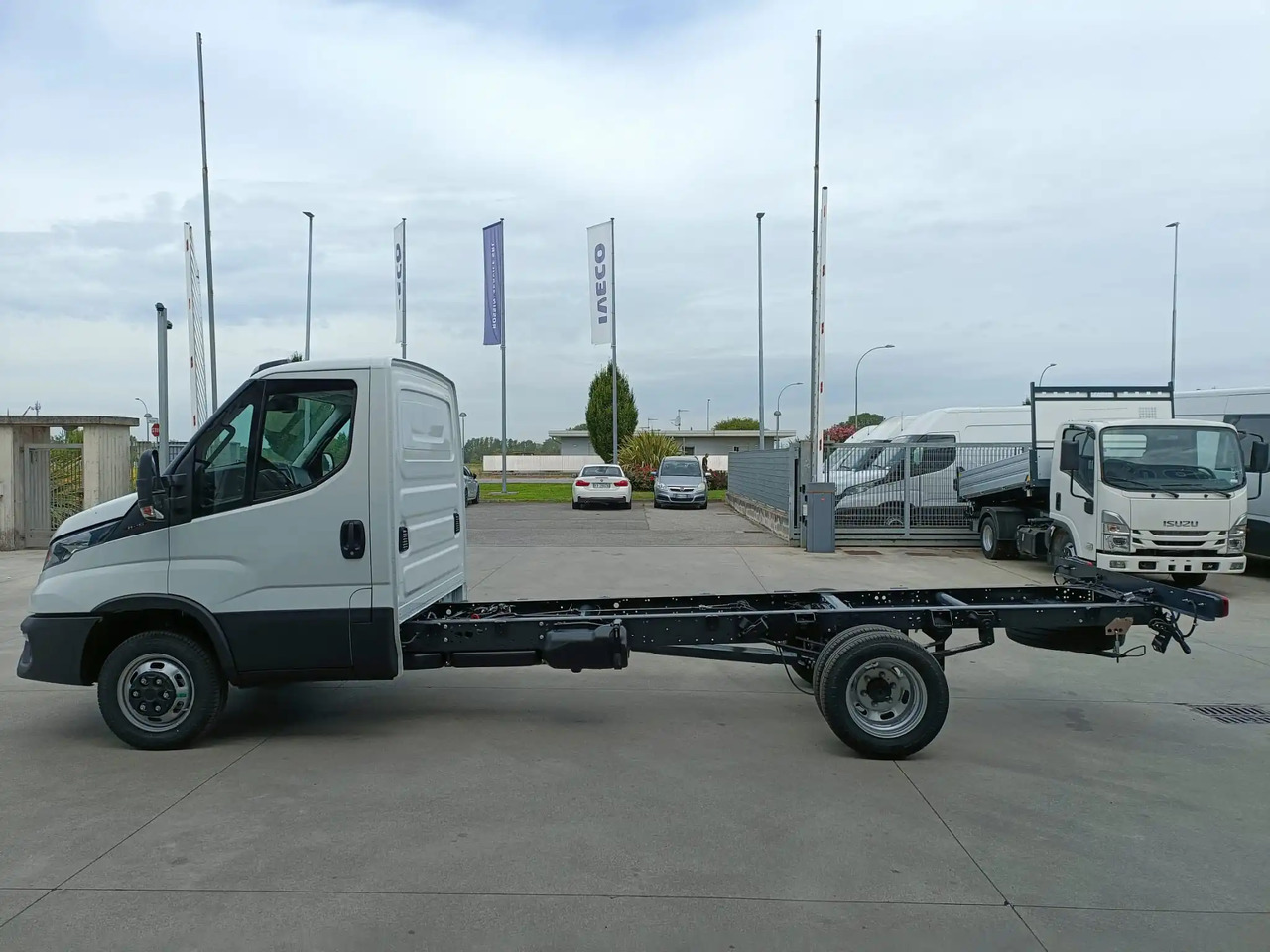 IVECO DAILY 35C18 MOD. 2025 A TELAIO NUOVO - Dostavno vozilo: slika IVECO DAILY 35C18 MOD. 2025 A TELAIO NUOVO - Dostavno vozilo IVECO DAILY 35C18 MOD. 2025 A TELAIO NUOVO - Dostavno vozilo: slika IVECO DAILY 35C18 MOD. 2025 A TELAIO NUOVO - Dostavno vozilo
