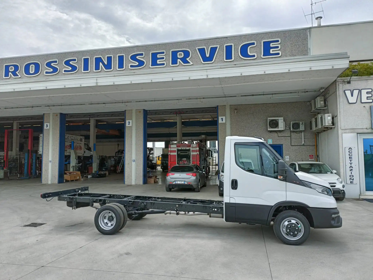 IVECO DAILY 35C18 MOD. 2025 A TELAIO NUOVO - Dostavno vozilo: slika IVECO DAILY 35C18 MOD. 2025 A TELAIO NUOVO - Dostavno vozilo IVECO DAILY 35C18 MOD. 2025 A TELAIO NUOVO - Dostavno vozilo: slika IVECO DAILY 35C18 MOD. 2025 A TELAIO NUOVO - Dostavno vozilo